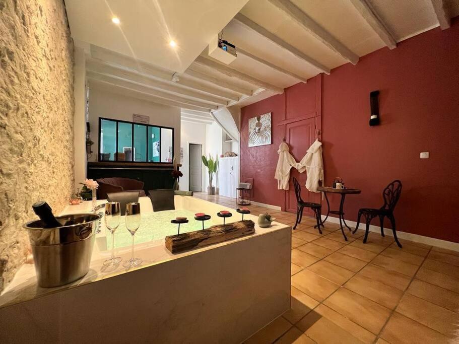Romance - Jacuzzi * Moret-sur-Loing